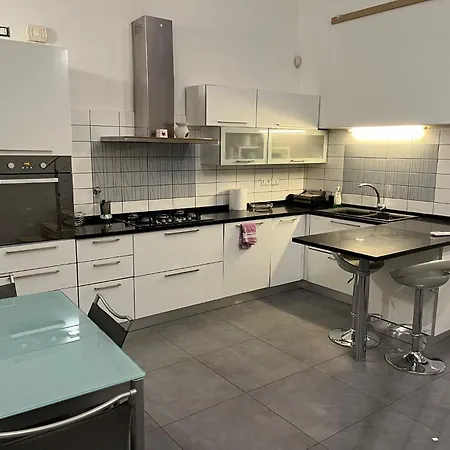 アパート Exquisite 2br Nearby Borgo San Frediano フィレンツェ